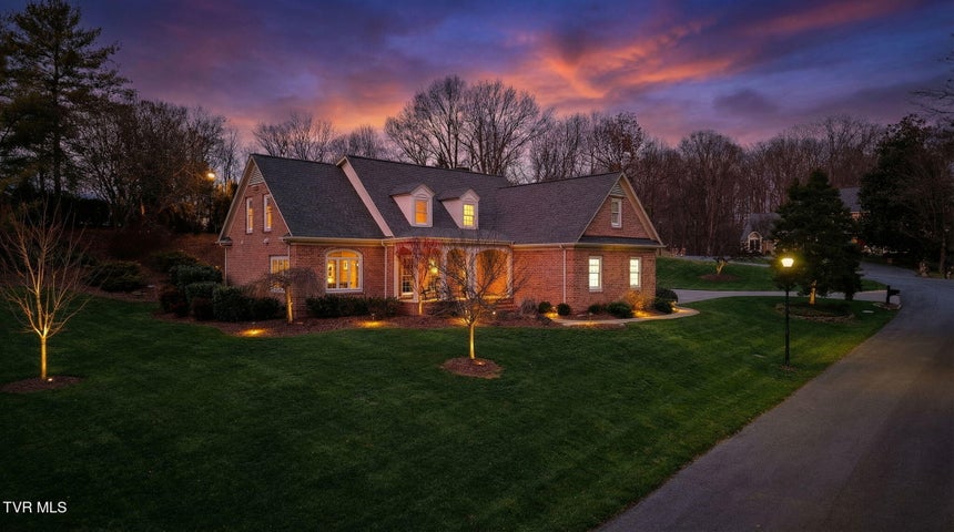 1st photo of 1000 Huntington Court