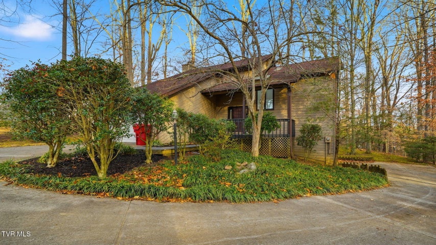 1st photo of 8 Red Fern Circle