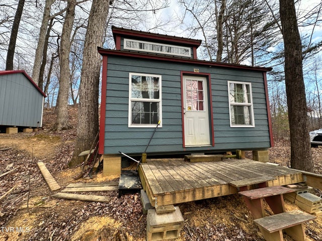 1st photo of 125 Locust Winds Drive