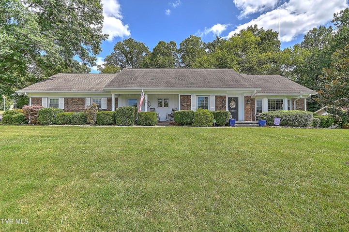 1st photo of 104 Forest Hills Drive