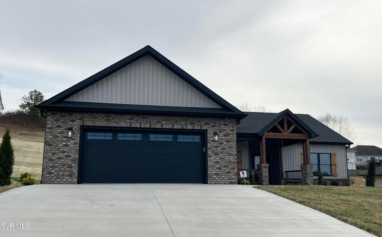 1st photo of 500 Middays Rest