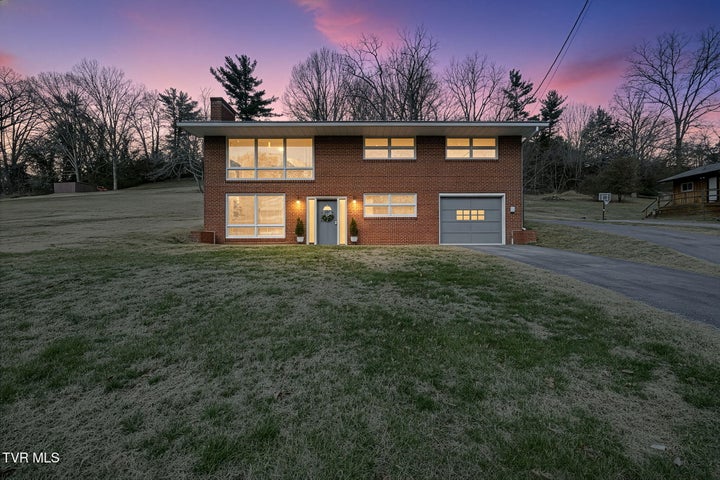 1st photo of 1423 Lakeside Lane