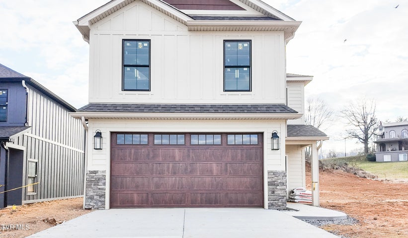 1st photo of 304 Monroe Drive