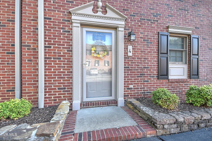 1st photo of 1201 8 Th Avenue