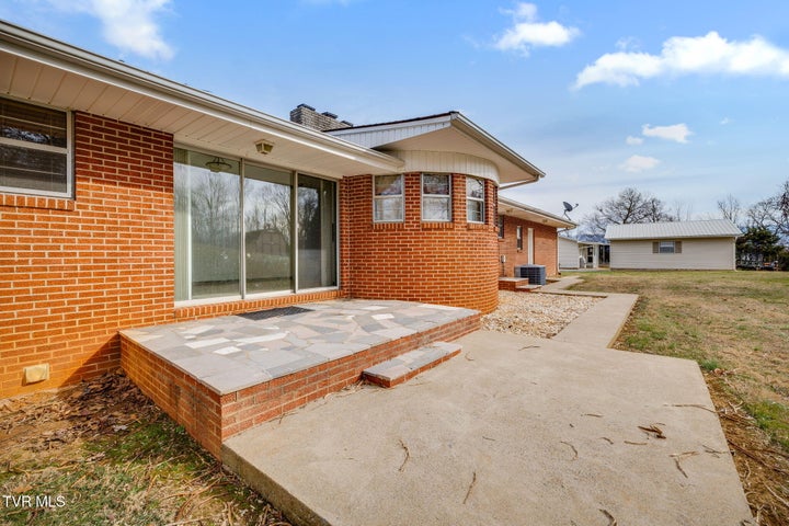 1st photo of 1946 Buckingham Road