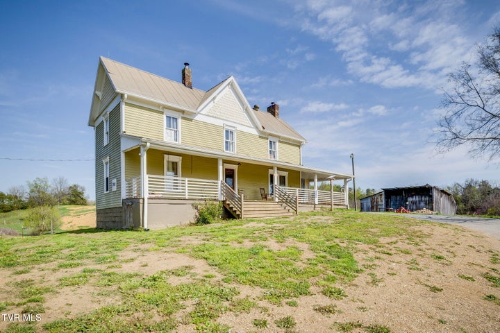 1st photo of 3765 Mohawk Road