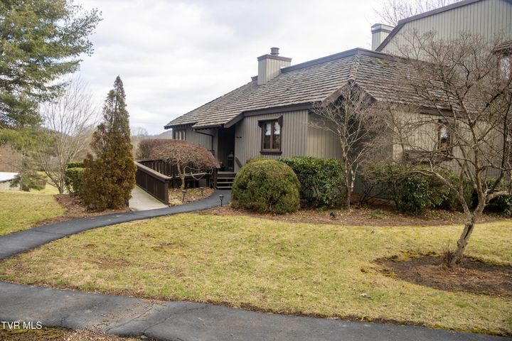 1st photo of 98 Periwinkle Place