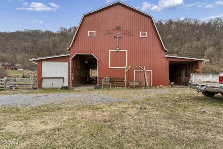 1st photo of 124 Bill Crawford Road