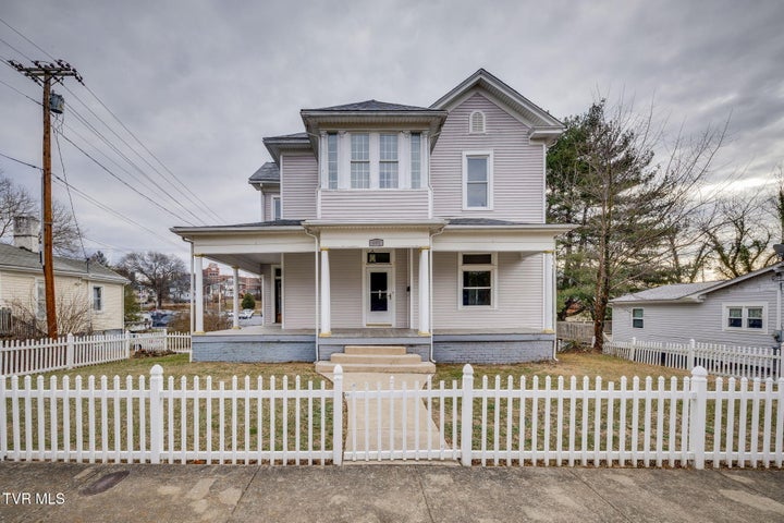 1st photo of 601 6th Street