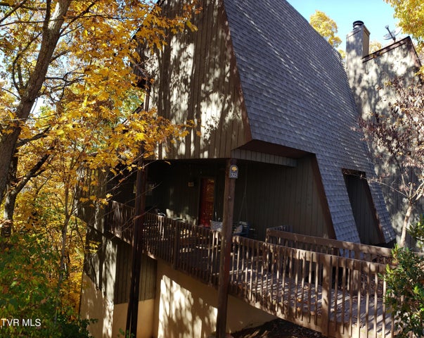 1st photo of 323 Hickory Bluff