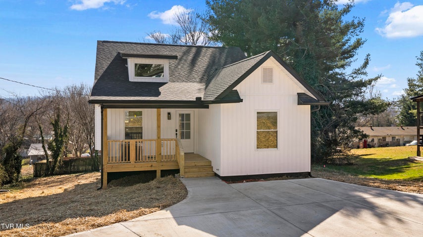 1st photo of 1021 Ridgecrest Street