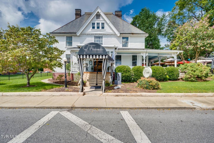 1st photo of 412 6th Street