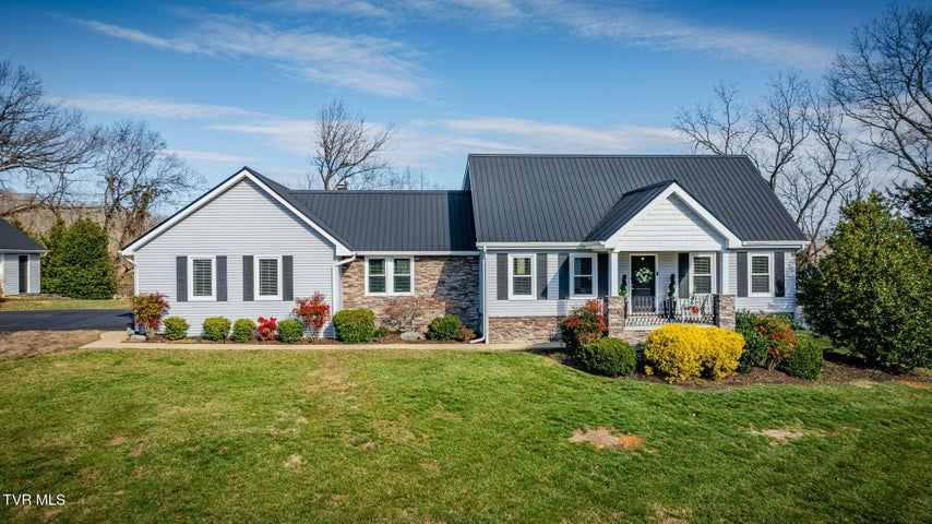 1st photo of 512 Hideaway Farm Road