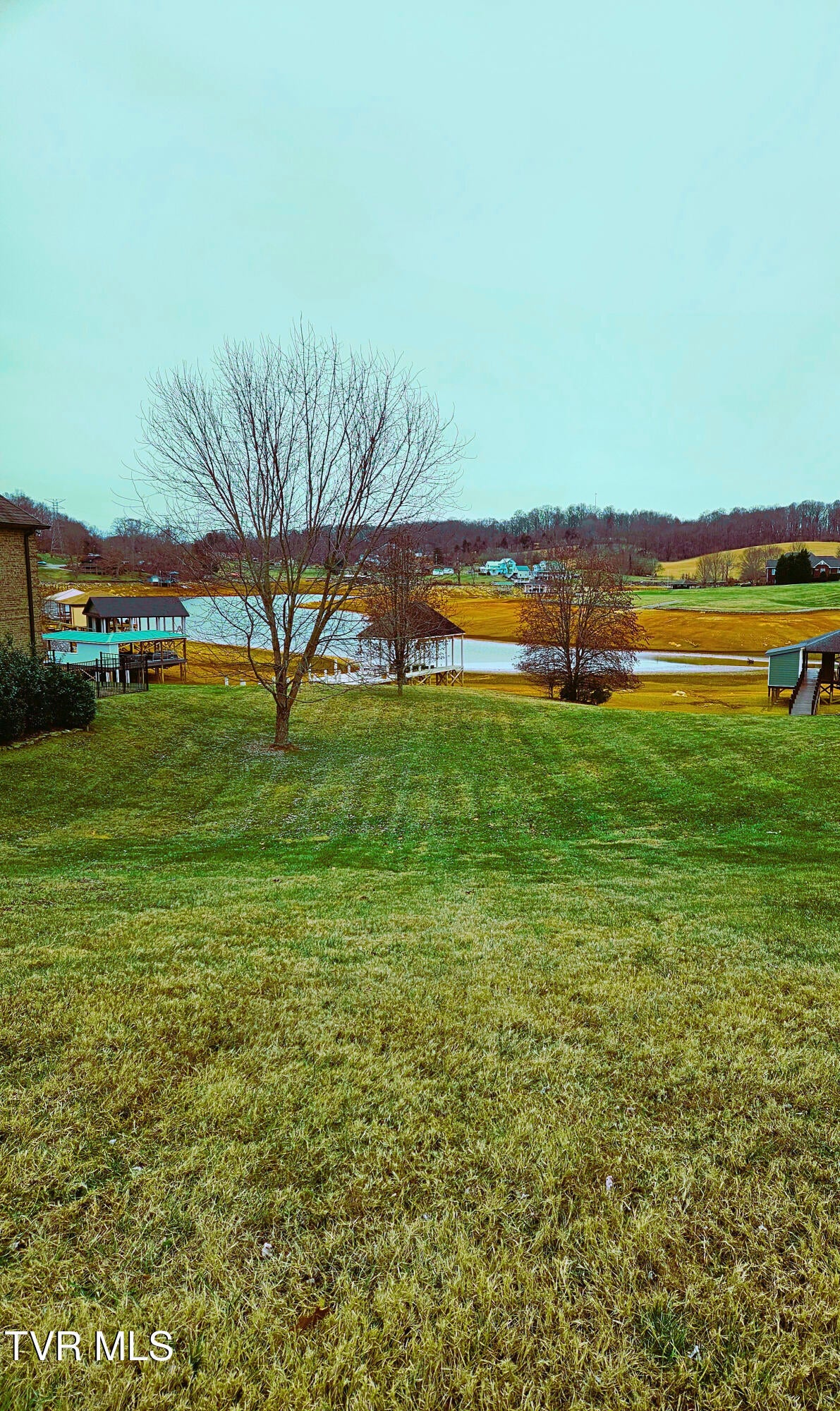 1st photo of 208 Forest Ln N 