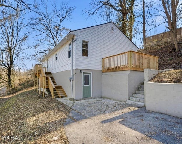 1st photo of 1658 Echo Court