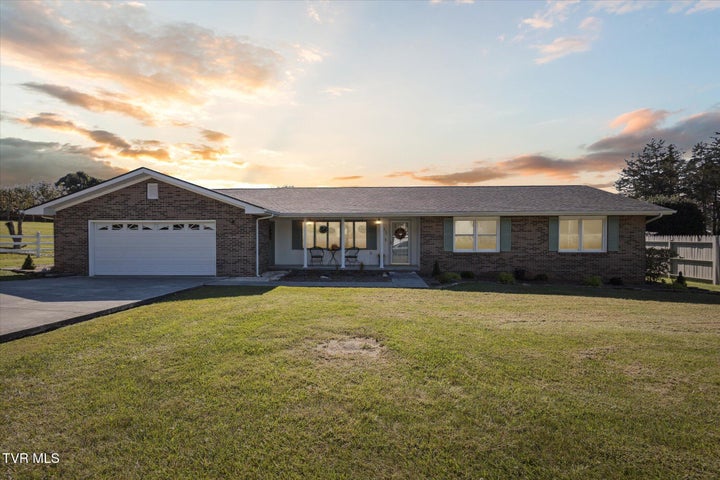 1st photo of 122 Tiffany Lane