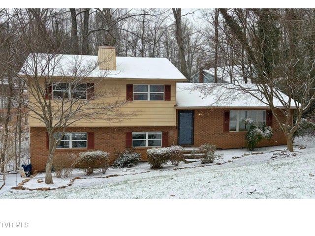 1st photo of 108 Saratoga Circle