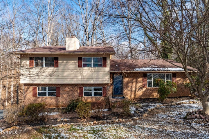 1st photo of 108 Saratoga Circle