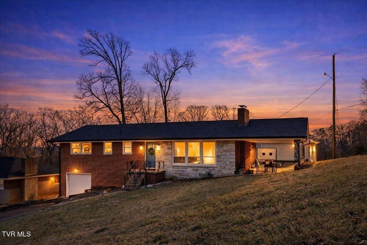 1st photo of 204 Thompson Street