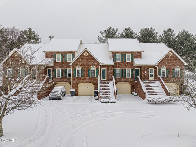 1st photo of 425 Andover Court