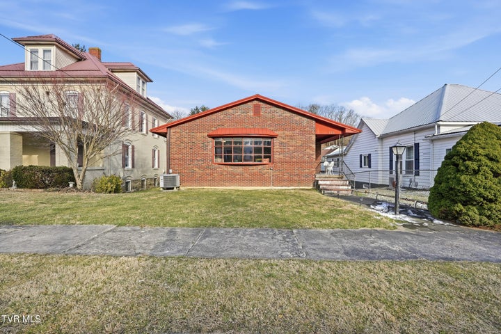 1st photo of 128 10th Street