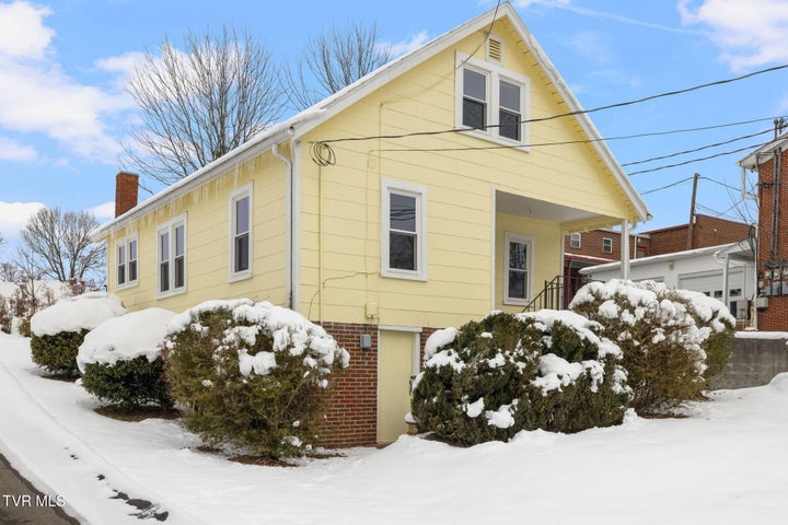 1st photo of 457 Bernard Avenue