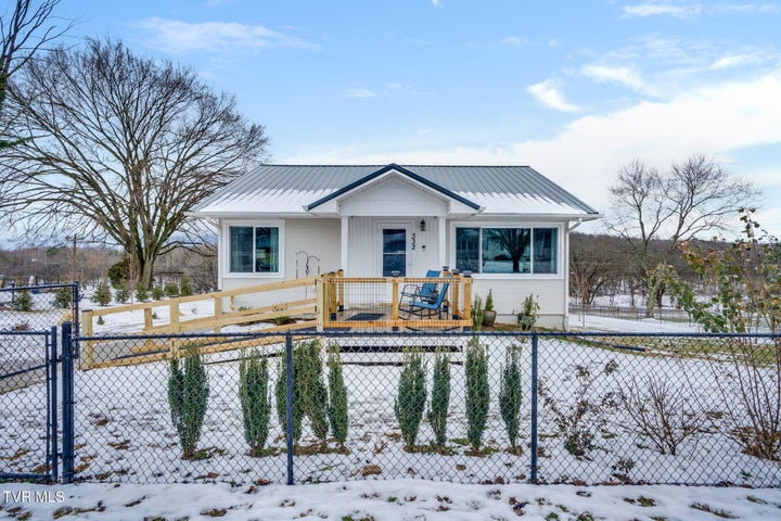 1st photo of 332 Bay Street