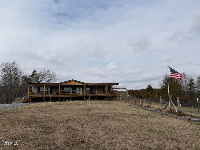 1st photo of 220 Redwood Lane