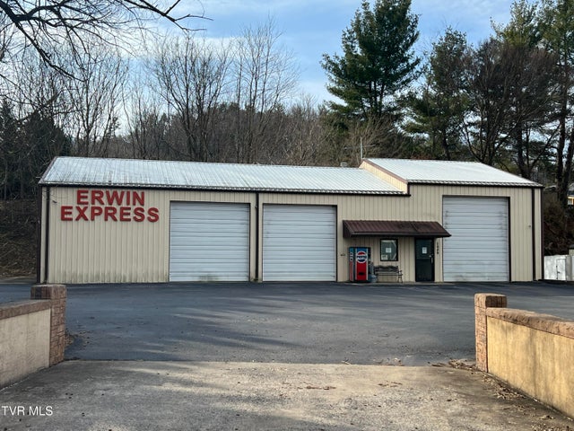 1st photo of 1040 Martin Creek Road