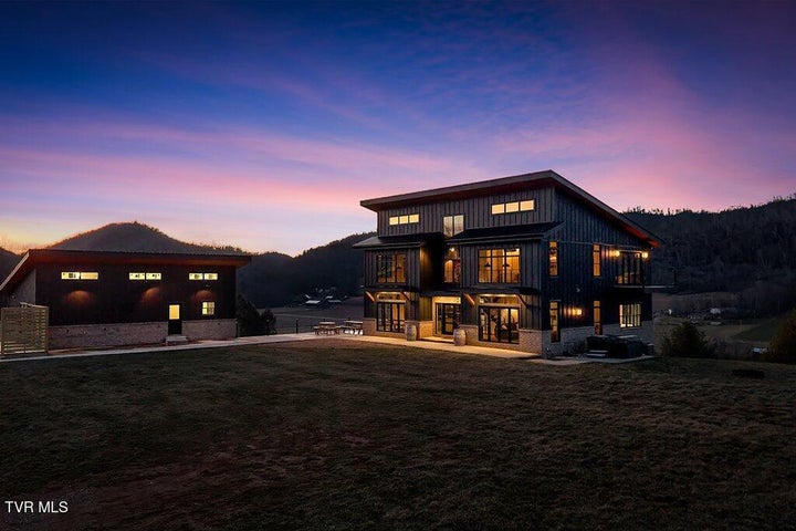 1st photo of 817 Neva View Lane