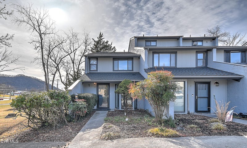 1st photo of 2420 Volunteer Parkway