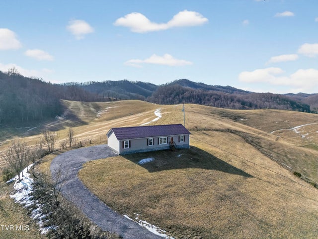 1st photo of 32383 Raccoon Trail