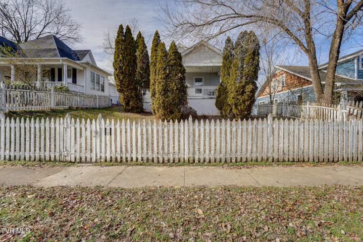 1st photo of 219 Chilhowie Avenue