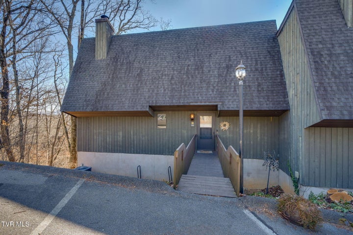 1st photo of 316 Hickory Bluff