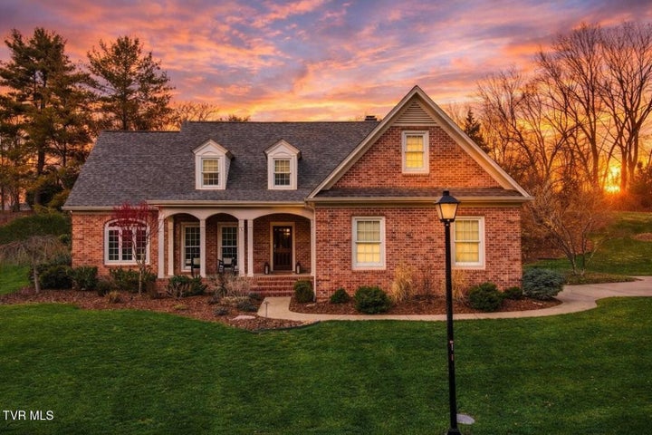 1st photo of 1000 Huntington Court