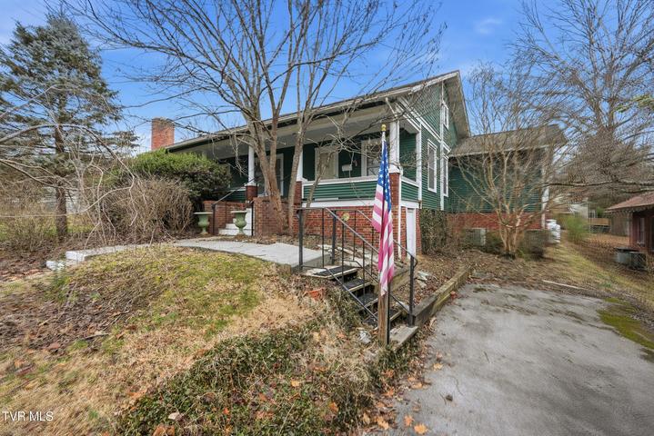 1st photo of 113 2nd Street