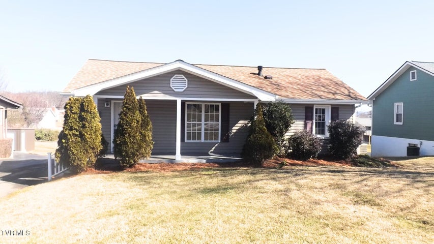 1st photo of 925 Walnut Avenue