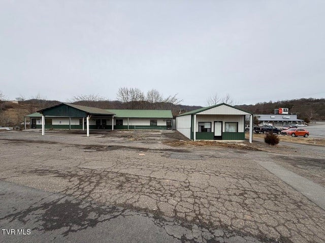 1st photo of 160 Village Center Circle