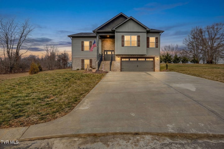 1st photo of 1492 Orchard View Lane