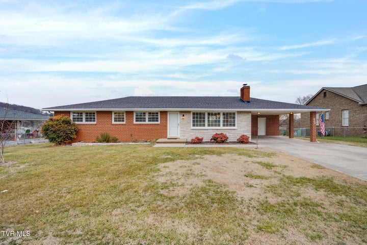 1st photo of 817 Mimosa Drive