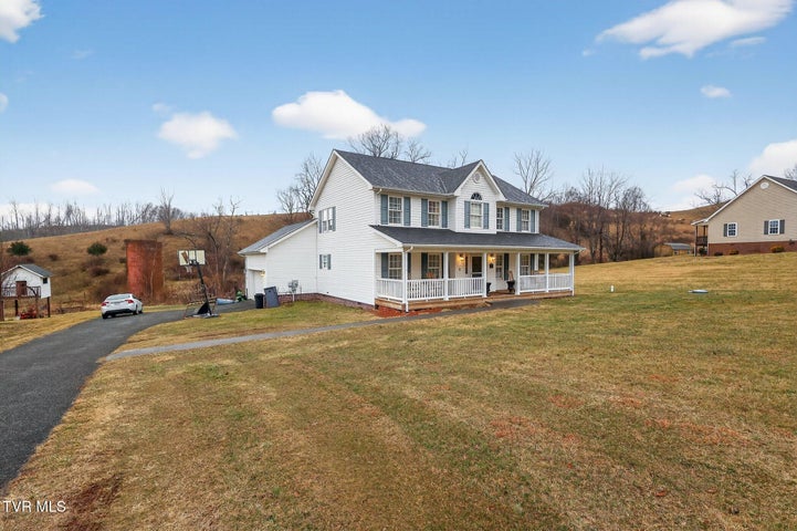 1st photo of 45 Oak Lawn Circle