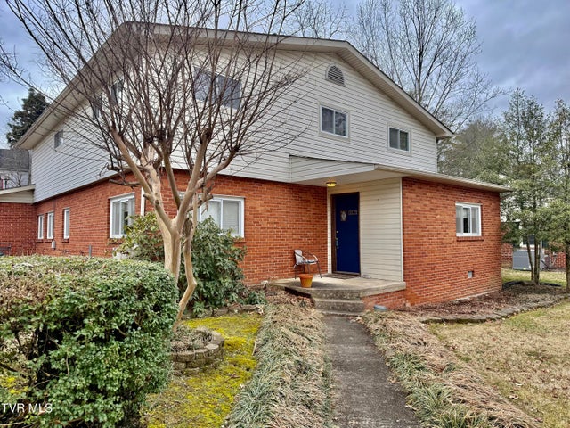 1st photo of 1621 Belmeade Drive