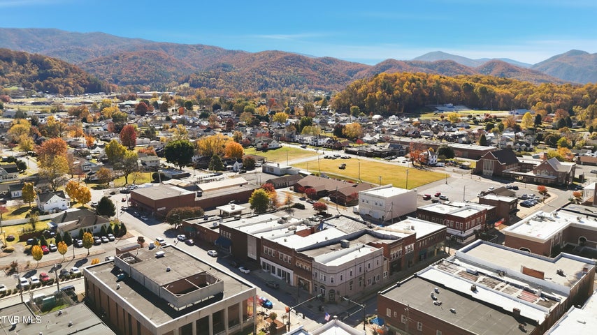 1st photo of 204 1/2 Gay Street