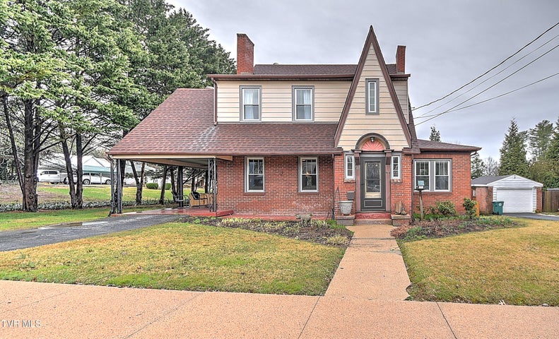 1st photo of 722 Lawrence Avenue