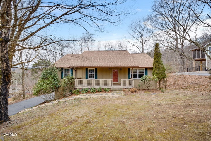 1st photo of 2809 Oak Cliff Court