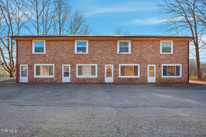 1st photo of 207 Diagonal Avenue