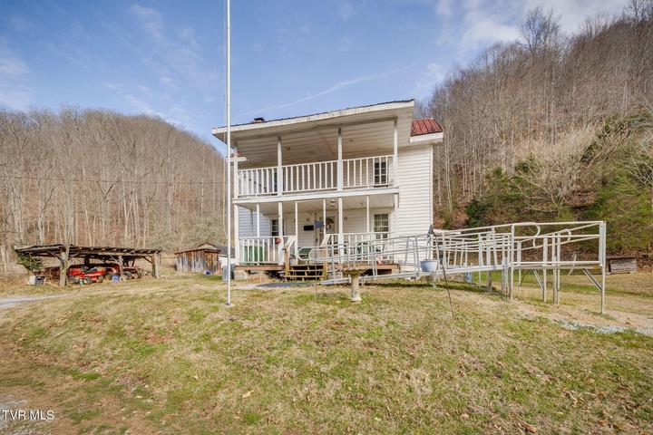 1st photo of 547 Wynding Way Drive