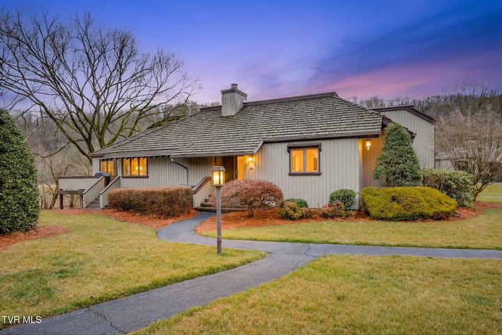 1st photo of 80 Crown Circle