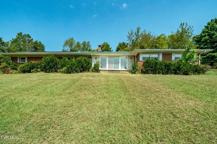 1st photo of 214 Bernard Avenue