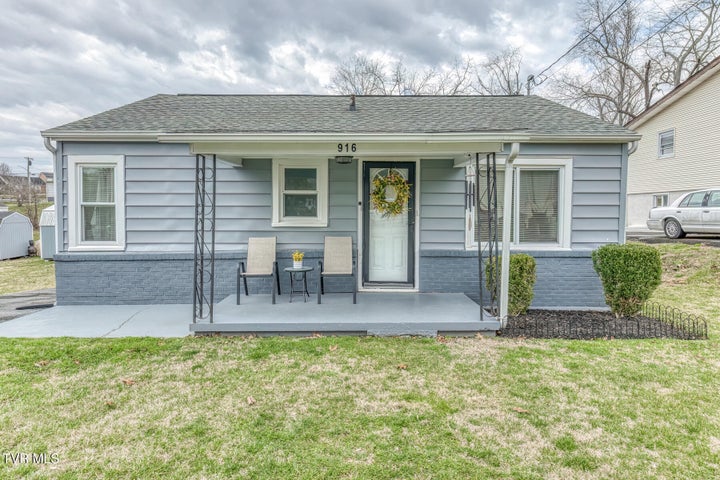 1st photo of 916 Clark Street